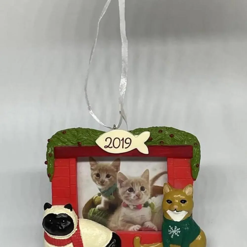 Cats‎ in Sweaters Photo Holder Christmas Ornament Family Pet Hallmark 2019 NWT